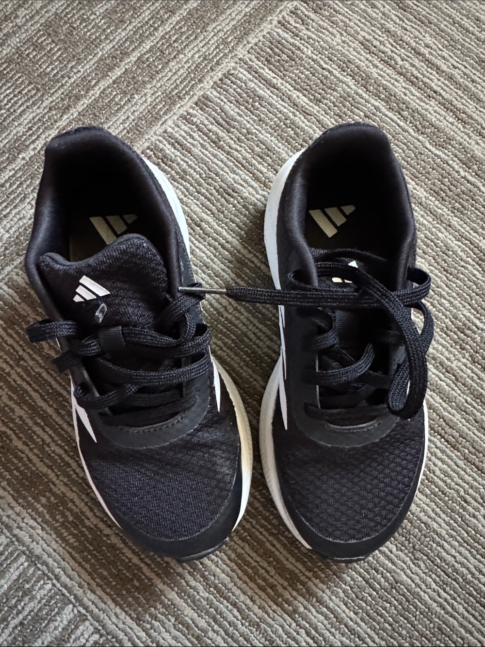 adidas Kids Black and White Running Sneakers sz 1 Boys